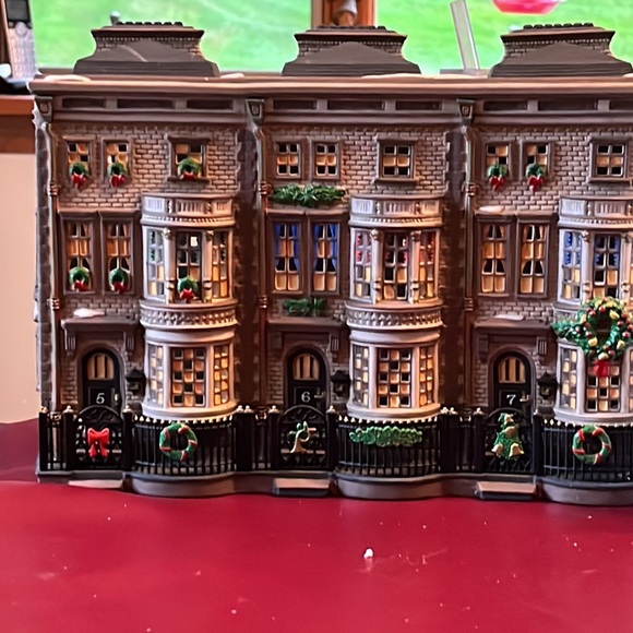 Department 56 Other - Department 56 Dickens Village Series “Mulberrie Court”